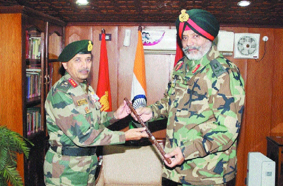 Lt. General K.J.S Dhillon, Commander XVth (Chinar) Corps, Indian Army, in  Rajputana Rifles summer ceremonial dress uniform. : r/uniformporn