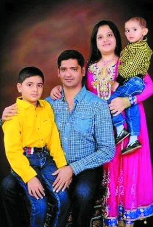 Raunak family_1 &nbs