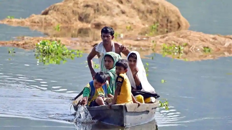 Flood affected villagers 