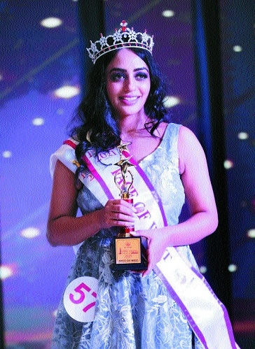 Santoshi crowned_1 &