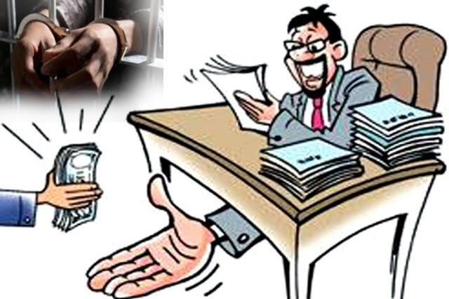 cbi-traps-cgst-jt-commr-patil-ca-rajandekar-accepting-bribe-the-hitavada