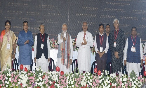 PM dedicates devpt projects