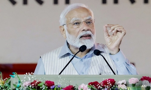 Modi inaugurates projects