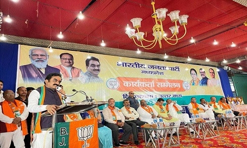 BJP Workers Hold Meeting To Discuss Assembly Poll Strategy - The Hitavada