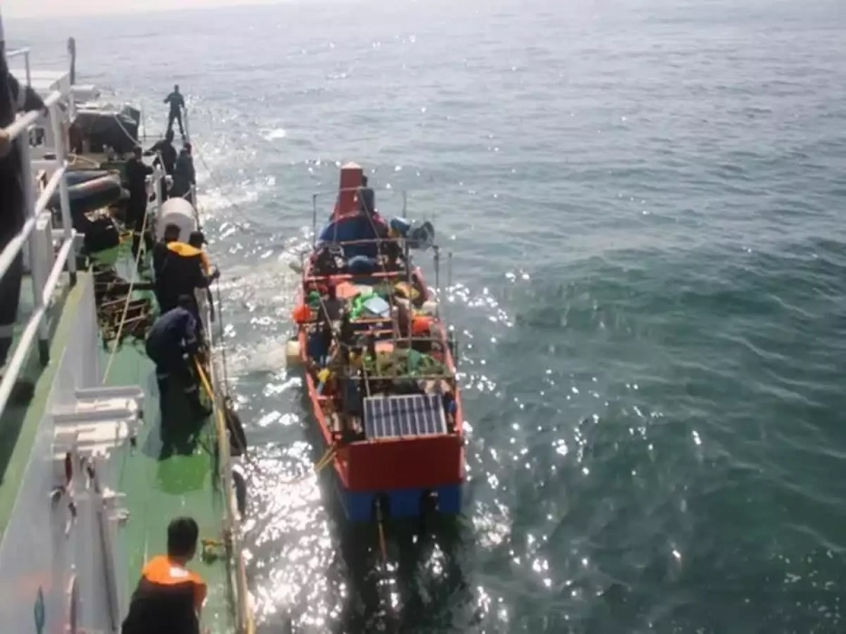 ICG carries out mid-sea medical evacuation of mariner on foreign vessel ...