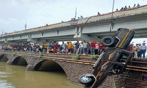 pickup plunges into river