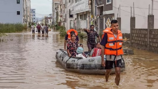 Incessant rains disrupt normal life in B’luru, TN, Andhra