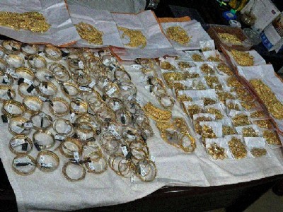 Rs 8 cr gold seized