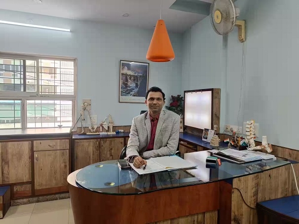 Dr Akash Saoji