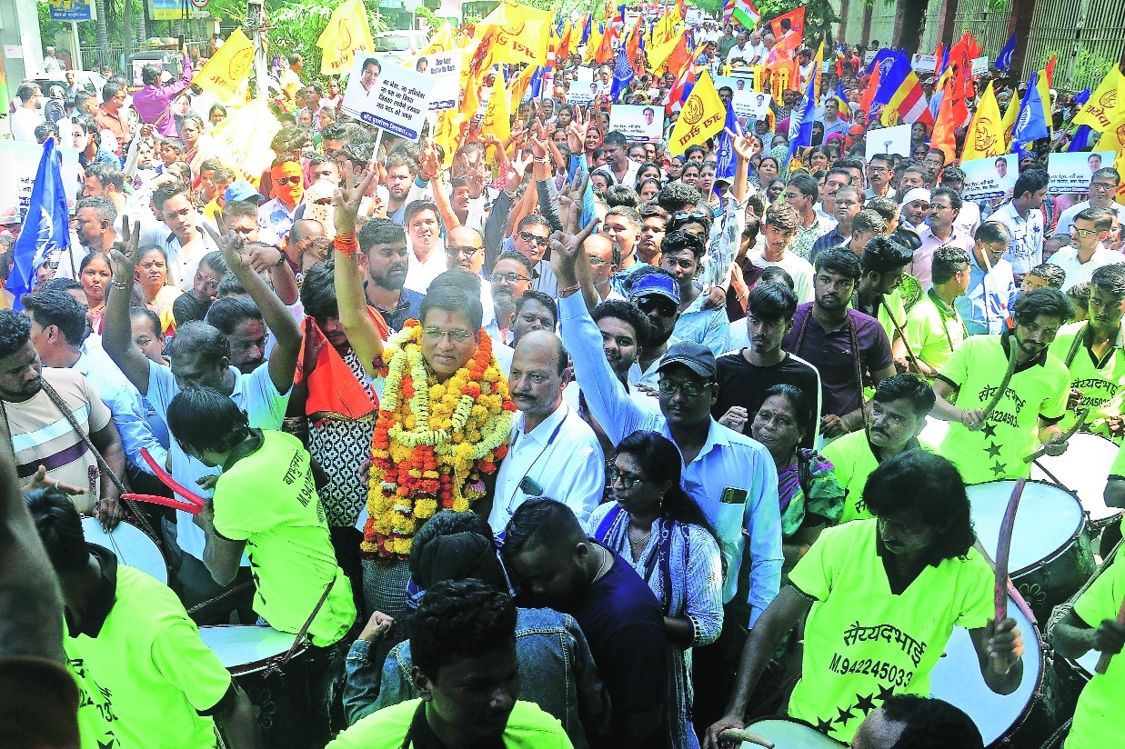 Narendra Jichkar with public