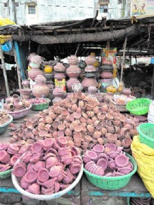 Market witnesses surge in sale of earthen lamps this Diwali