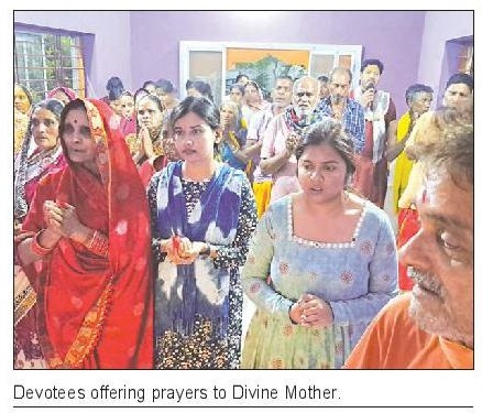 Devotees offering prayers