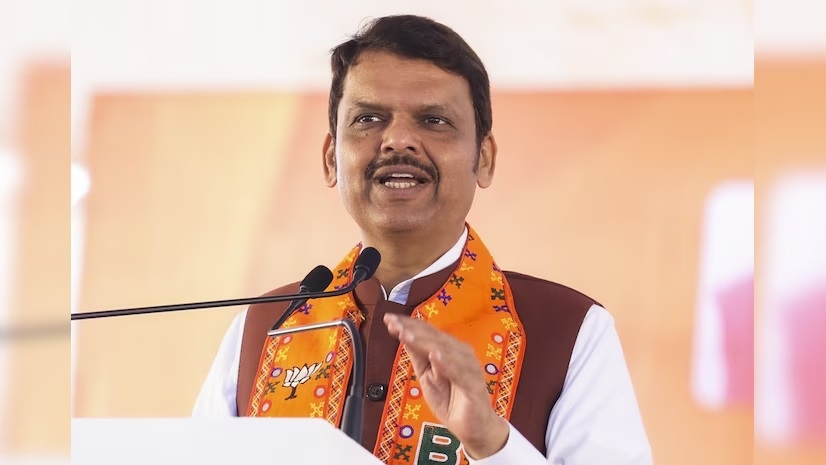 Fadnavis counters Rahul Gandhi 