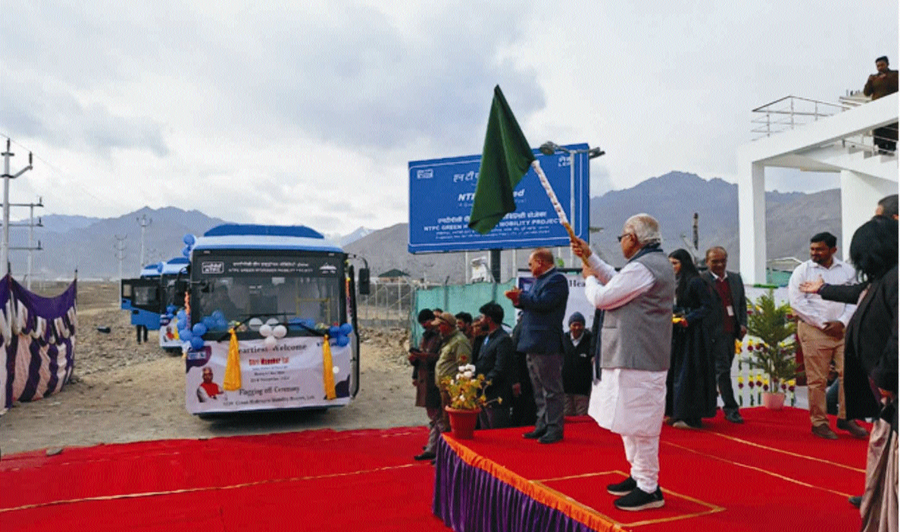 NTPC Launches Green Hydrogen Buses at World's Highest Altitude in Leh