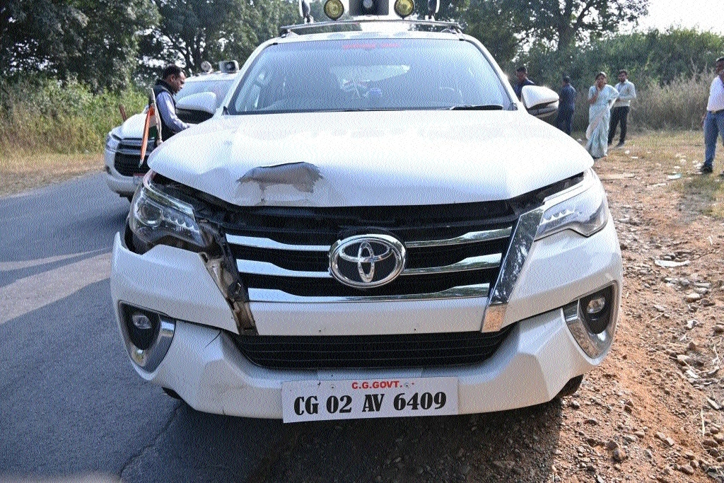 Rajwade narrowly escapes mishap