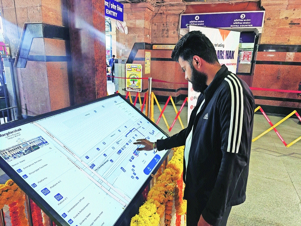 A traveller using the Marg Darshak at Nagpur Railway Station