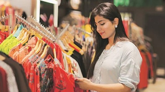 Branded garment sale with up to95% off at Chitnavis Centre