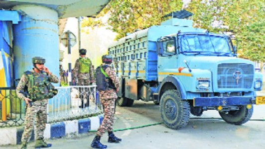 11 injured in grenade attack in Srinagar