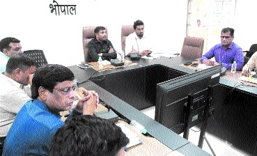 Collector Kaushalendra Vikram Singh presiding over the meeting 