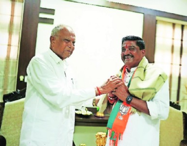 BJP candidate Sudhakar Kohale meets former Governor Banwarilal Purohit