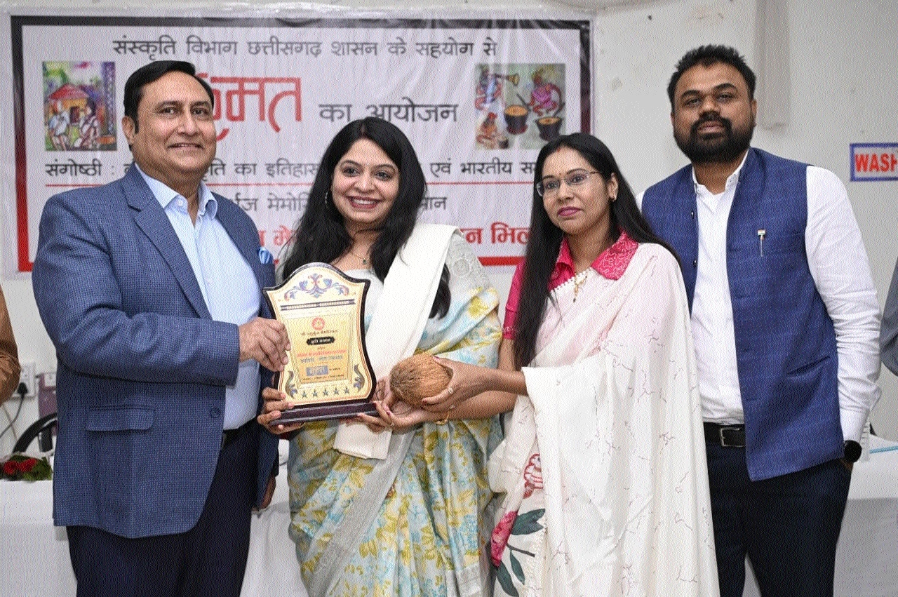 Shweta Upadhyay being felicitated for her contributions