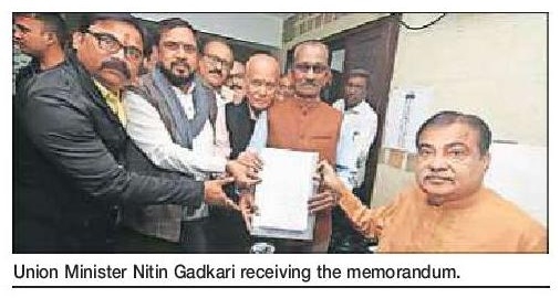 gadkari with