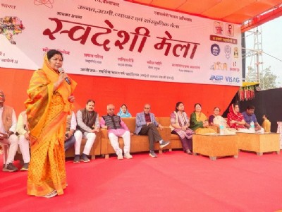 PHE Minister Sampatia Uikey inaugurates Swadeshi Mela at Excellence School Balaghat