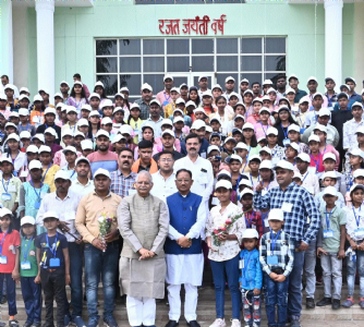 Students from Mungeli district witness proceedings of winter session of Assembly