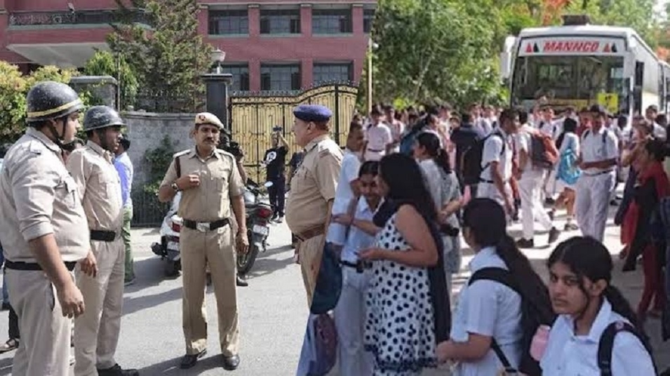 Police train Delhi teachers to deal with bomb