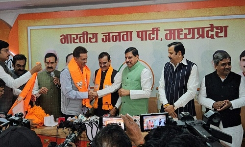Mayor Jagat Bahadur Singh joins BJP 