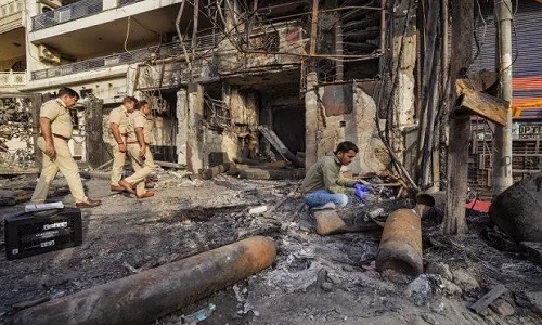 Delhi hospital blaze: Locals recording videos, low-hanging wires pose ...