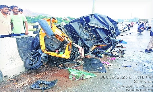  bus collides head on with auto-rickshaw near Kamptee