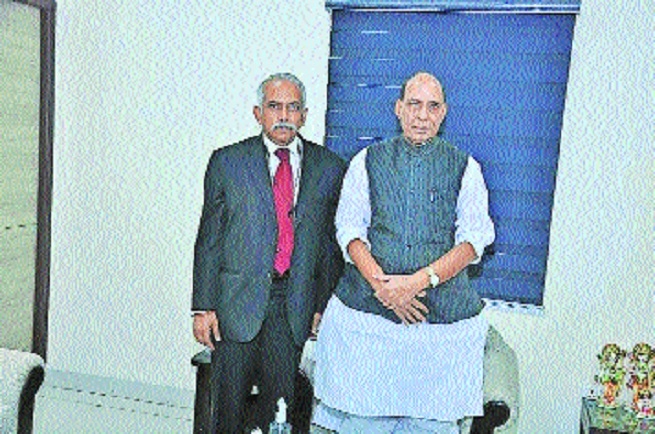 Lt Gen Vinod G Khandare with rajnath