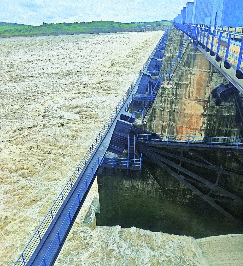 Water from Gosikhurd dam 