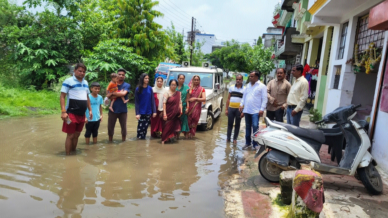 Residents of Sector D in Dhanwantari Nagar