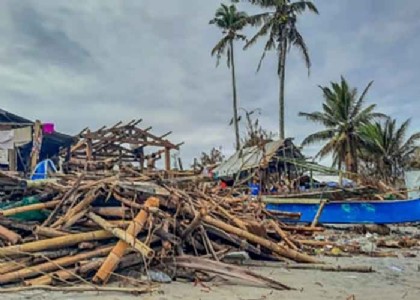 Typhoon Gaemi pounds Philippines, killing eight people