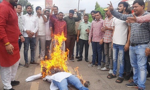 BJP stages massive protest, burns Rahul Gandhi’s effigy