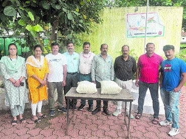 Crime Branch team along with the seized ganja 