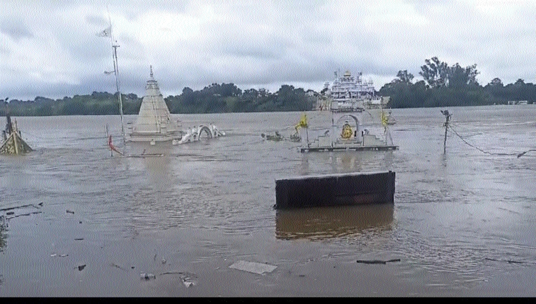 Devastating floods in Jabalpurs Gwarighat