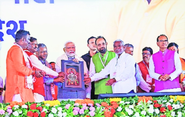 Narendra Modi with chauhan