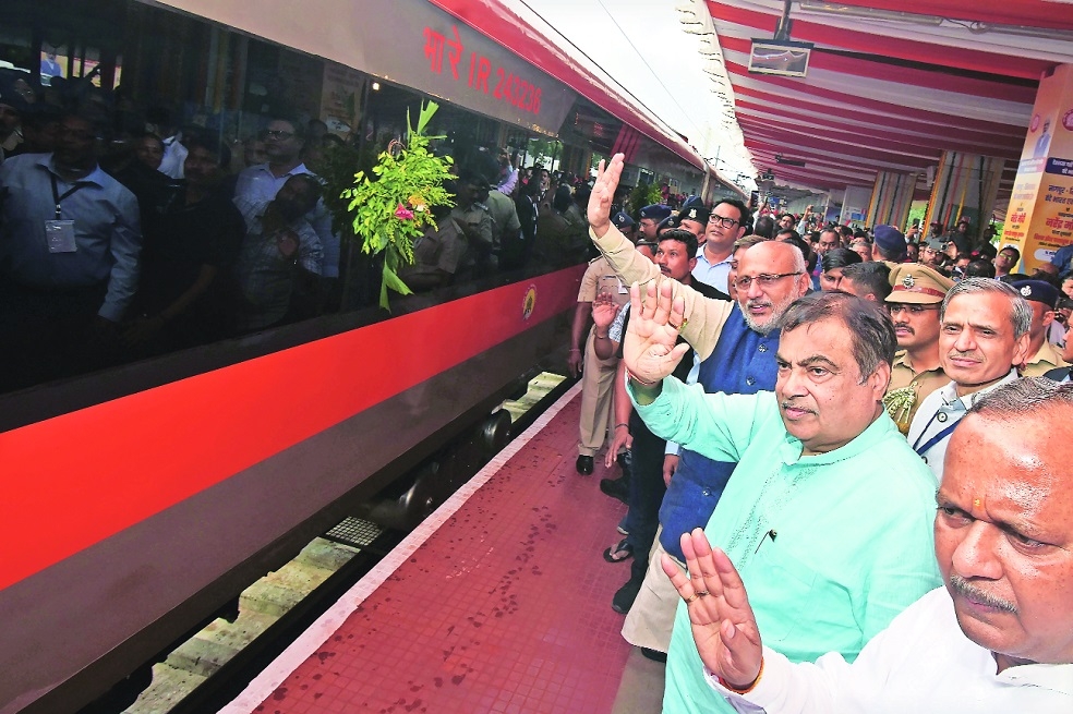 Nitin Gadkari and C P Radhakrishnan