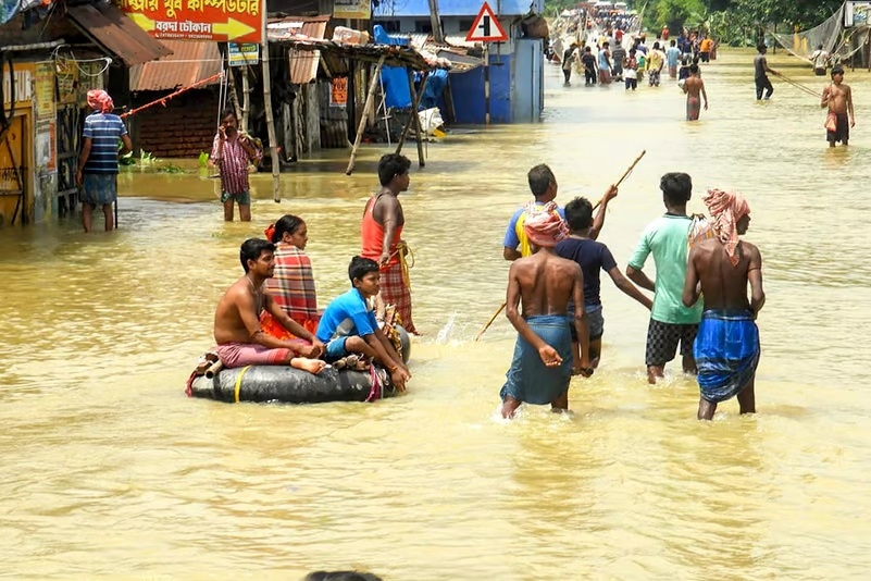  flooded road at Santipur