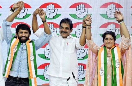 Wrestlers Vinesh, Bajrang join Cong