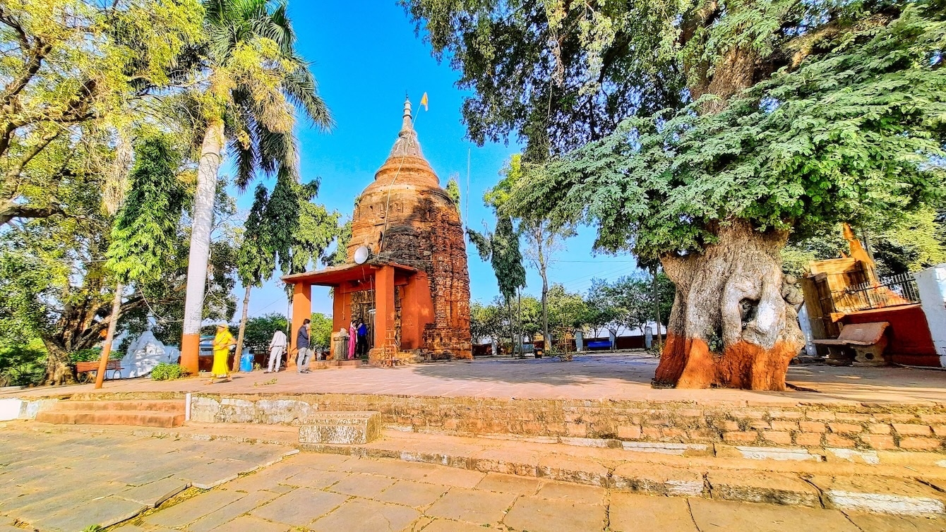 Palaris Siddheshwar Shiva Temple