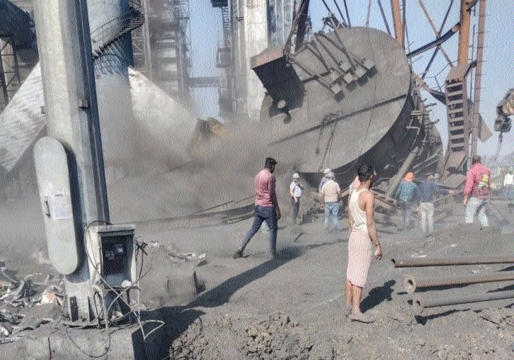 Tank collapses 4 labourers feared killed,