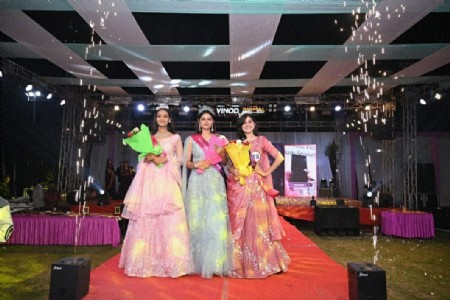 Prashika Chauksey crowned ‘Miss Narsinghpur’, event sees participation of 55 girls