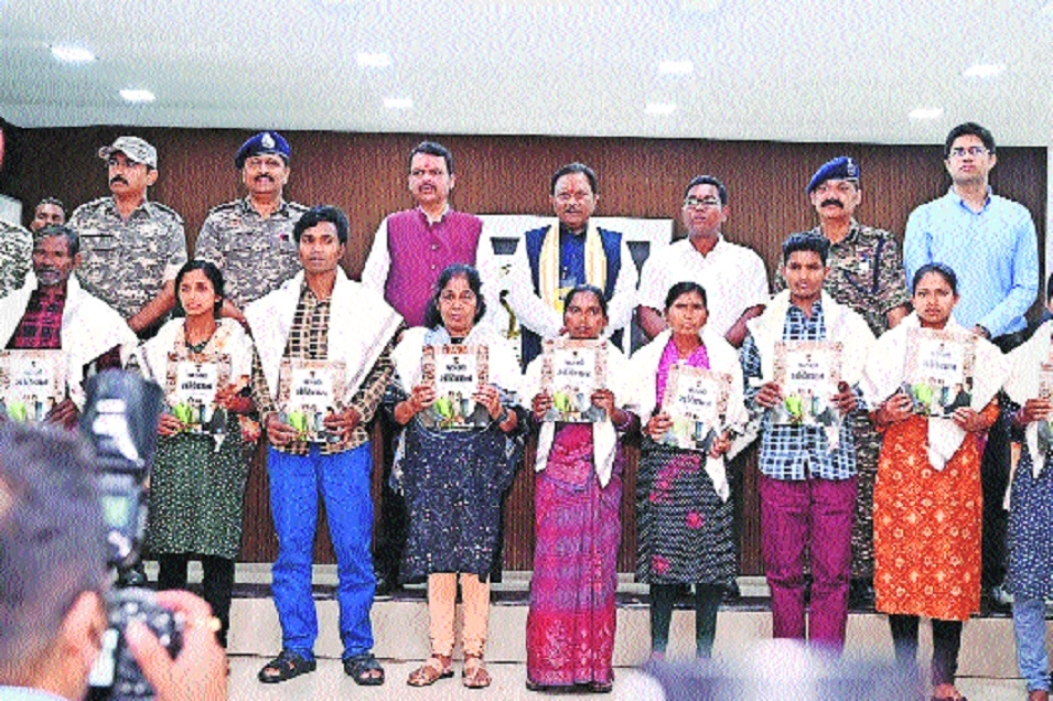 Chief Minister Devendra Fadnavis and others