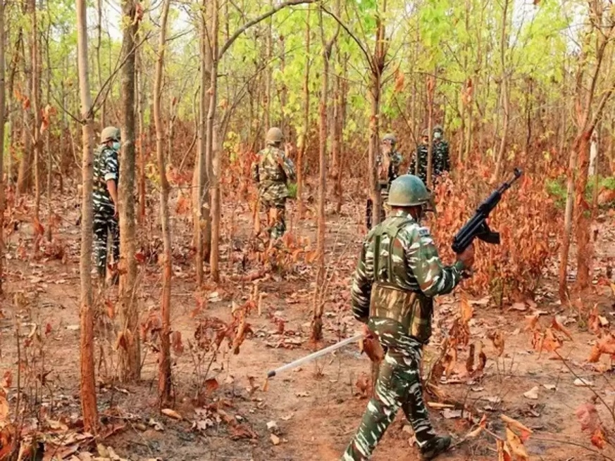 4 Naxals cop killed 