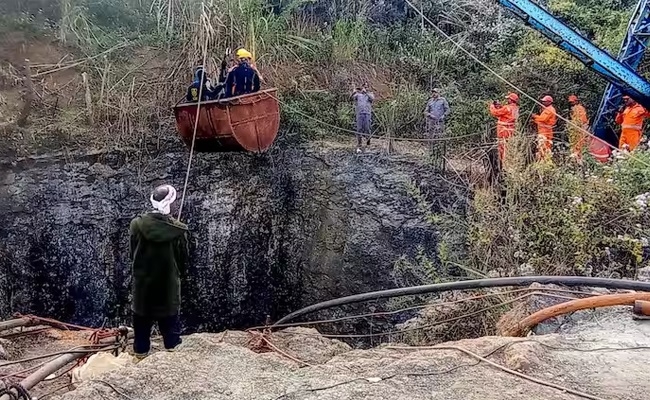 9 workers trapped in  illegal coal mine